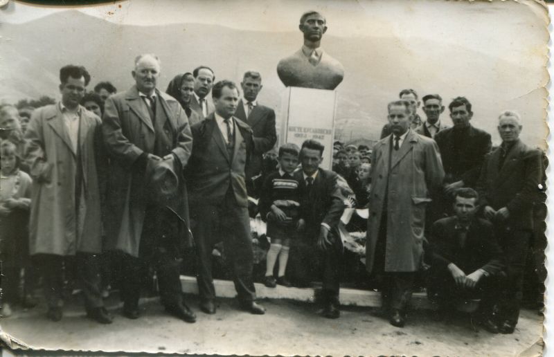 Податотека:KusakovskiKoste1.jpg