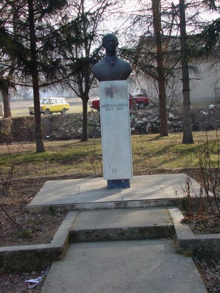 Податотека:КостеКусаковски2.jpg